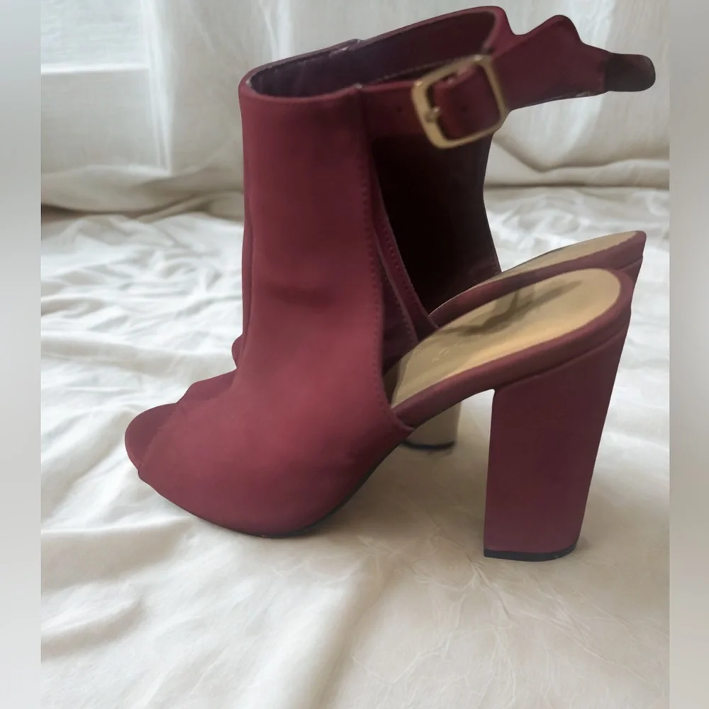 Bamboo Maroon Block Heel Sandals – Open Toe Ankle Strap – Size US 10/ EUR 40
